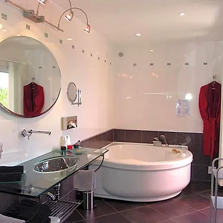 Private - Adults Only 4*